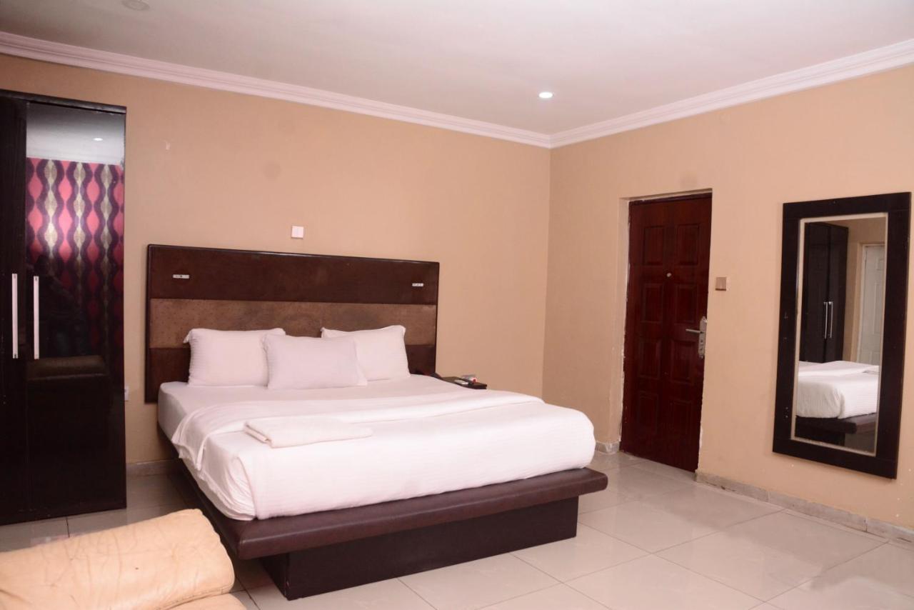 Connecting Lagos Suites Exterior foto